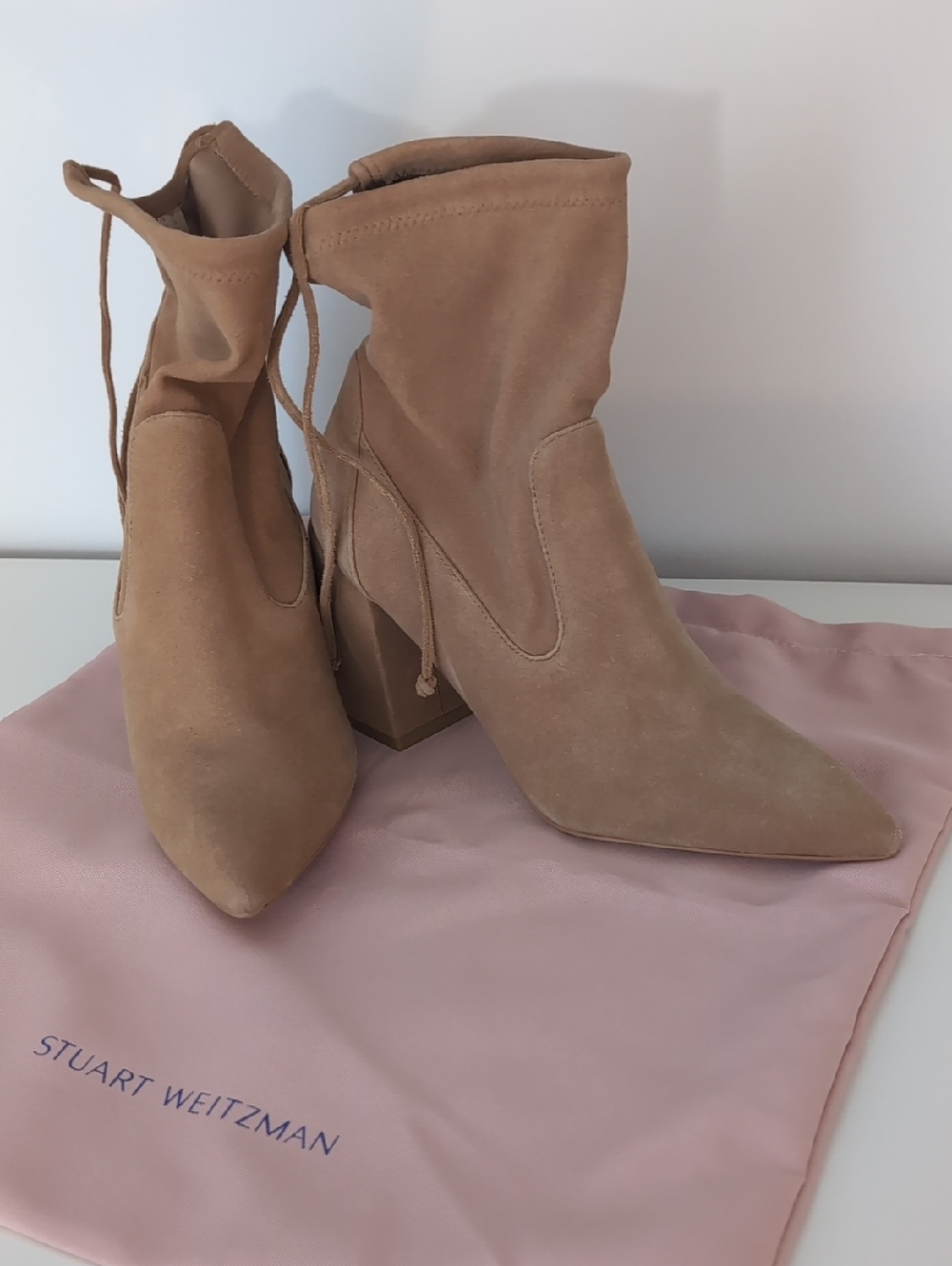 New With Dust bag Stuart Weitzman Avenue 85 City Block boot -sand